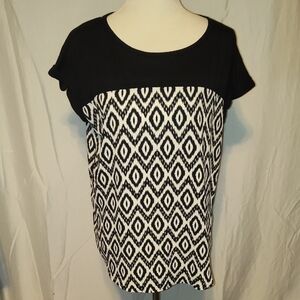 Rewind Black and White Geometric Women's Top Size XL Shear Bottom Boxy